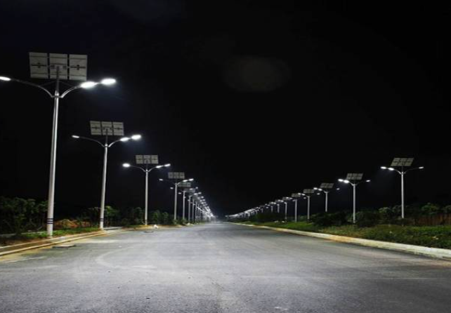 為什么太陽能路燈晚上天黑的時候很亮 半夜只有一點亮 為什么太陽能路燈晚上天黑的時候很亮 半夜只有一點亮